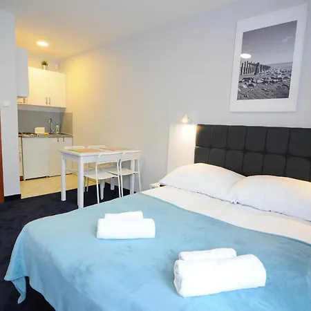 לינה וארוחת בוקר Magnolie פוביירובו