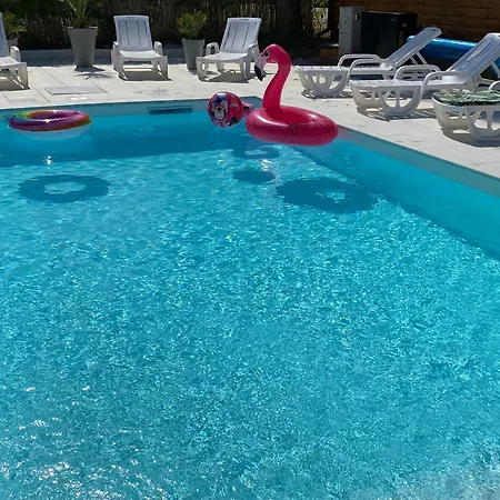 לינה וארוחת בוקר Magnolie פוביירובו