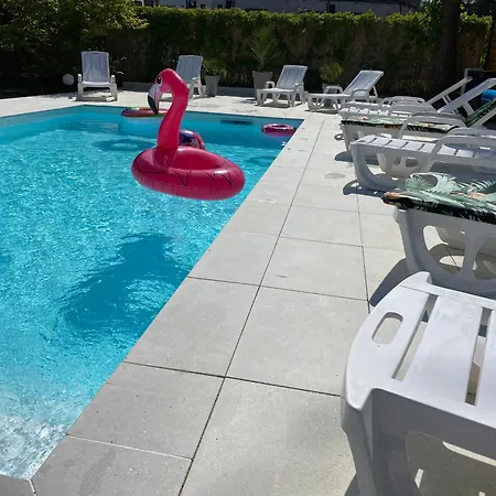 לינה וארוחת בוקר Magnolie 3*