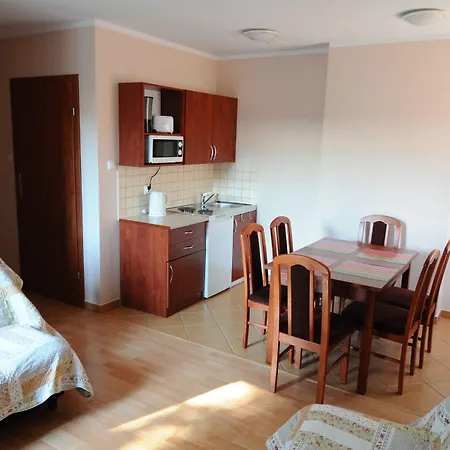 לינה וארוחת בוקר Magnolie פוביירובו